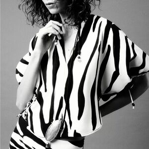 ZARA ECRU / BLACK "Blogger Fav" ANIMAL PRINT TOP SIZE M